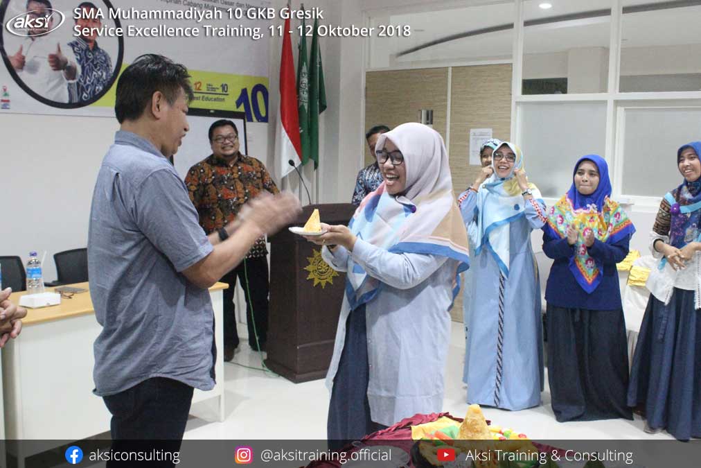 Service Excelence Training – SMAMIO Gresik