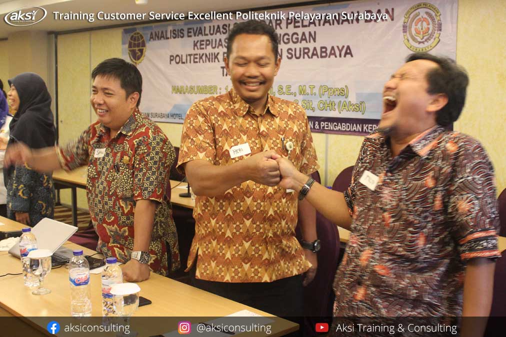 Training Customer Service Excellent Politeknik Pelayaran Surabaya